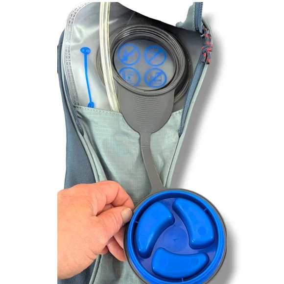 NWOT Ozark Trail Pearson Creek 2 Ltr Hydration Pack - Picture 5 of 10